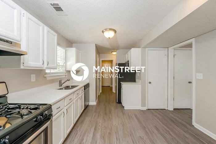 5683 Pine Gate Dr - Photo 5 of 17