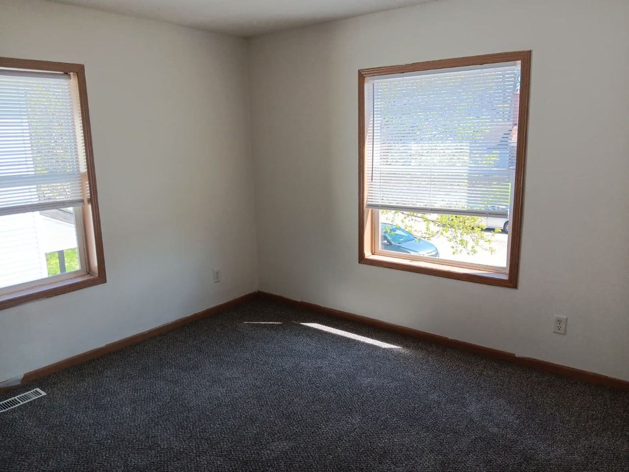 531 S Shaffer St - Photo 2 of 15