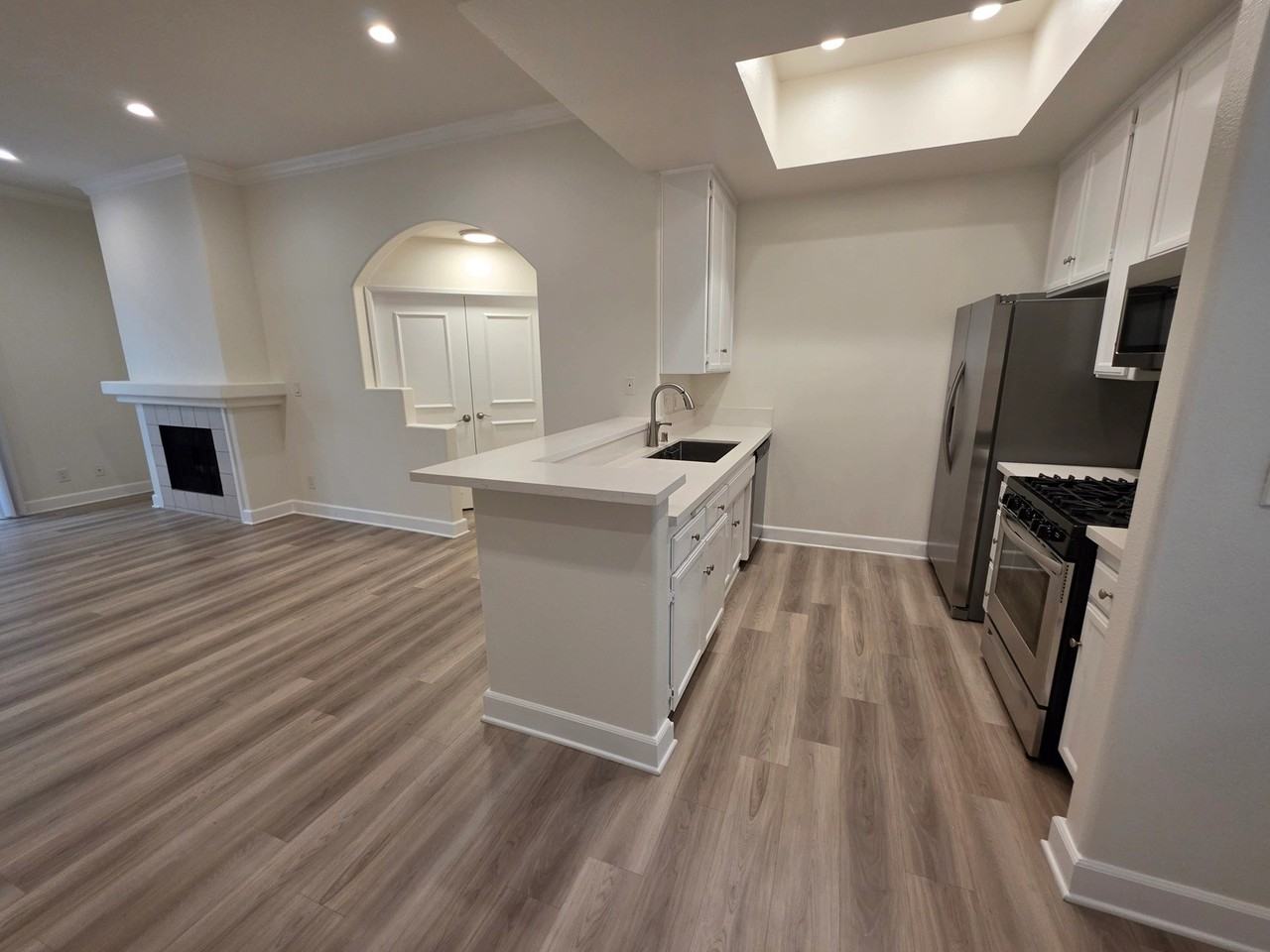 2669 S Barrington Ave - Photo 4 of 50