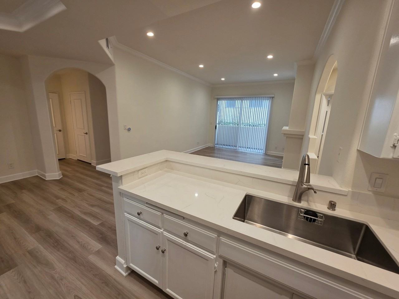 2669 S Barrington Ave - Photo 7 of 50