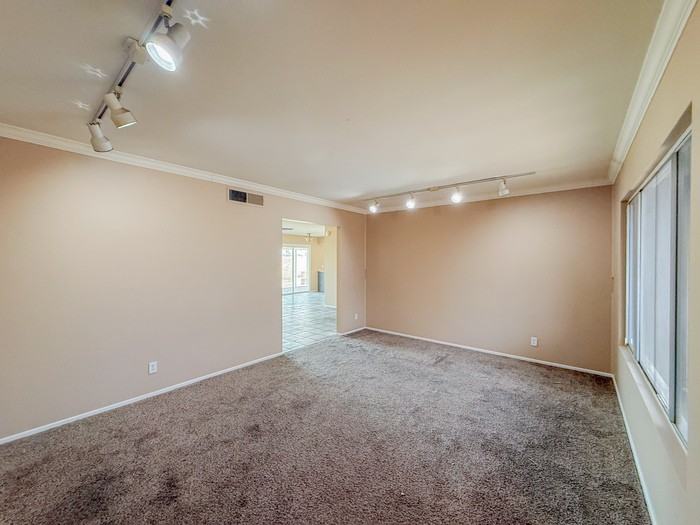 2812 S Cottonwood Dr - Photo 4 of 32