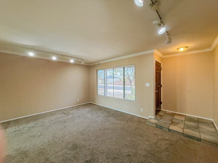 2812 S Cottonwood Dr - Photo 5 of 32