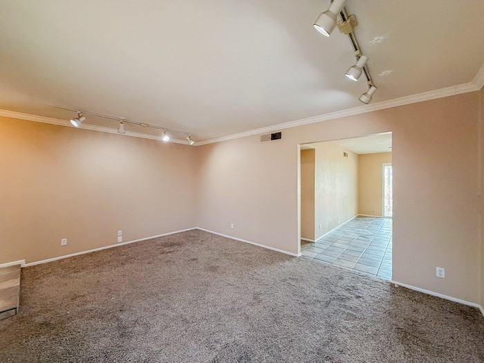 2812 S Cottonwood Dr - Photo 6 of 32