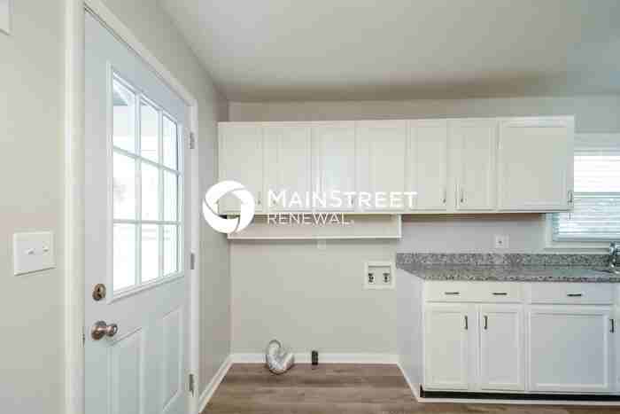 112 Rand Cir - Photo 4 of 16