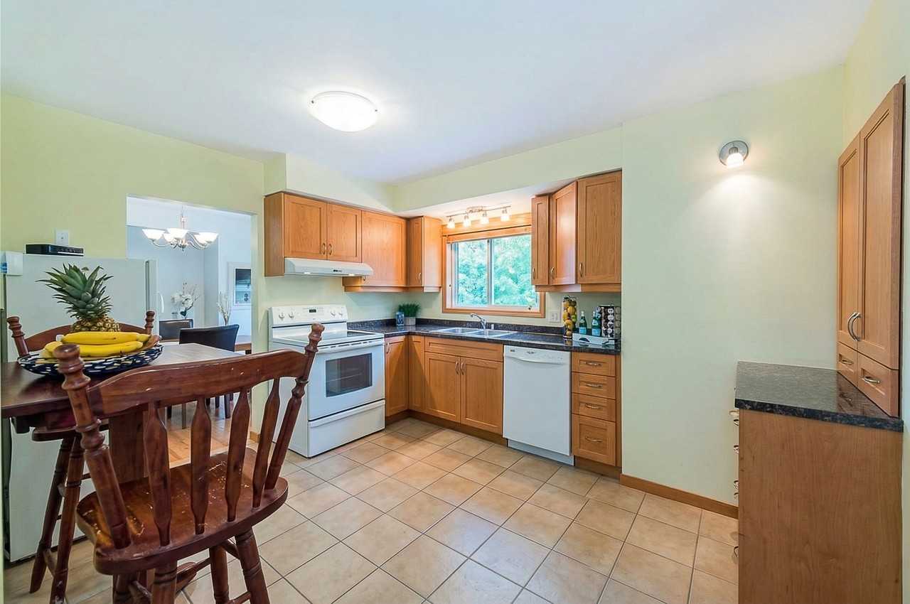 470 Briarhill Avenue - Photo 6 of 19