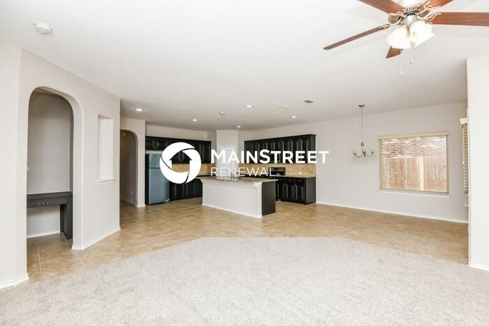 2921 Cedar Ridge Ln - Photo 4 of 16