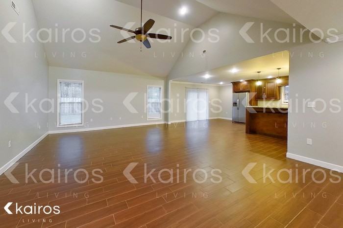 240 Camelot Way - Photo 4 of 18