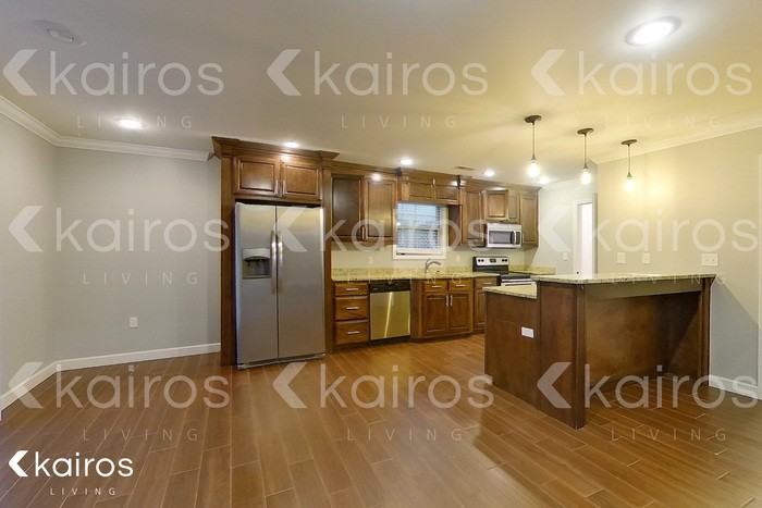 240 Camelot Way - Photo 5 of 18