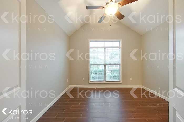 240 Camelot Way - Photo 7 of 18