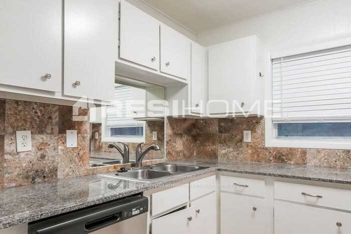 1305 Cottonwood Ct Nw - Photo 4 of 22