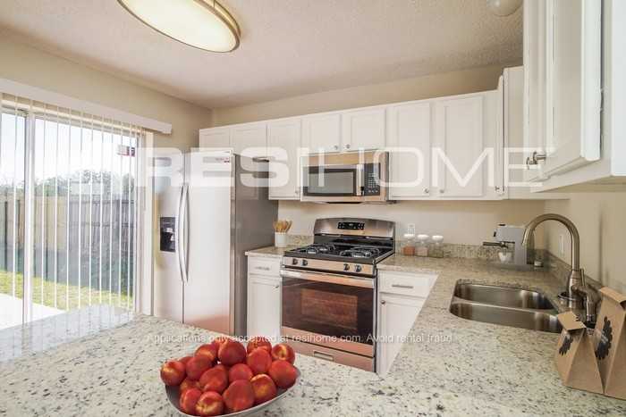 3354 Huntwicke Blvd - Photo 2 of 17