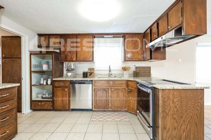 2229 Flair Dr - Photo 3 of 18