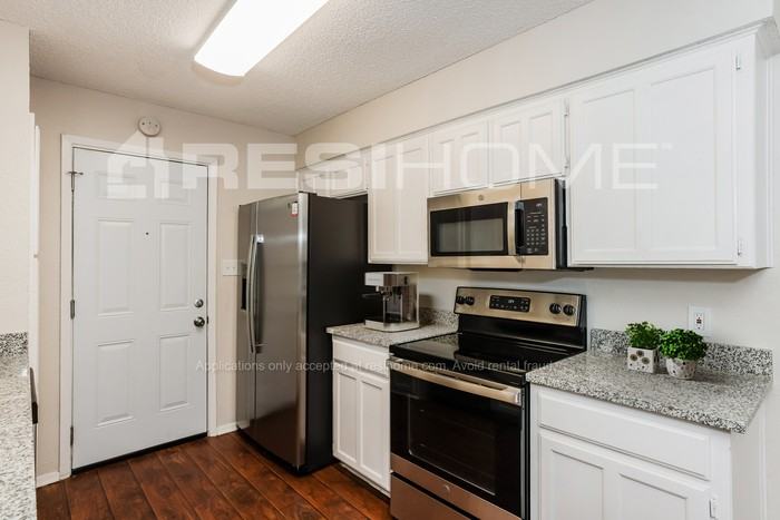 6589 Old Mill Cir - Photo 2 of 17