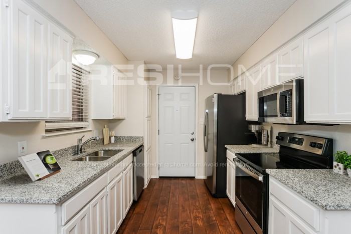 6589 Old Mill Cir - Photo 3 of 17