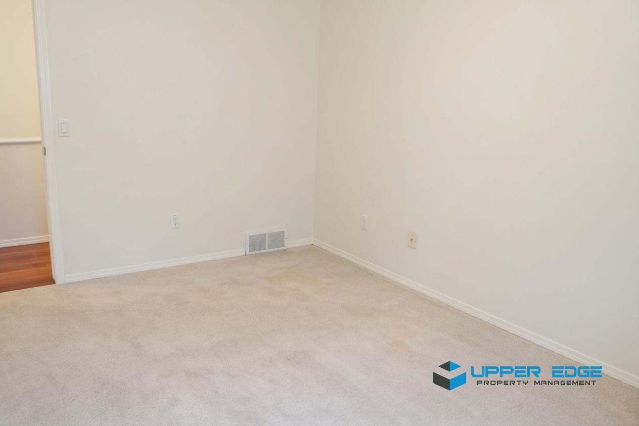 385 Willowlake Crescent #22 - Photo 5 of 21