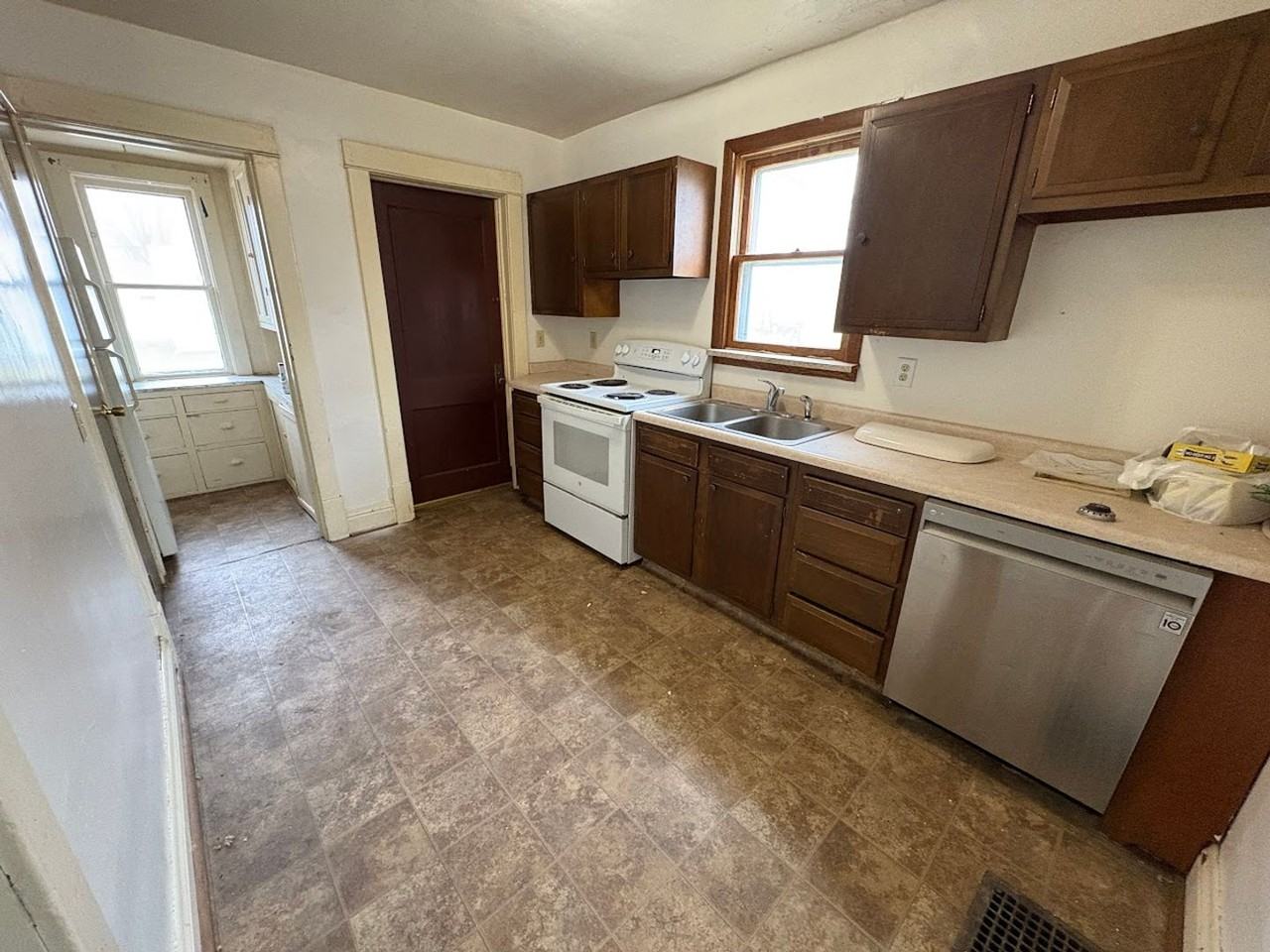 420 4th St Se - Photo 3 of 13