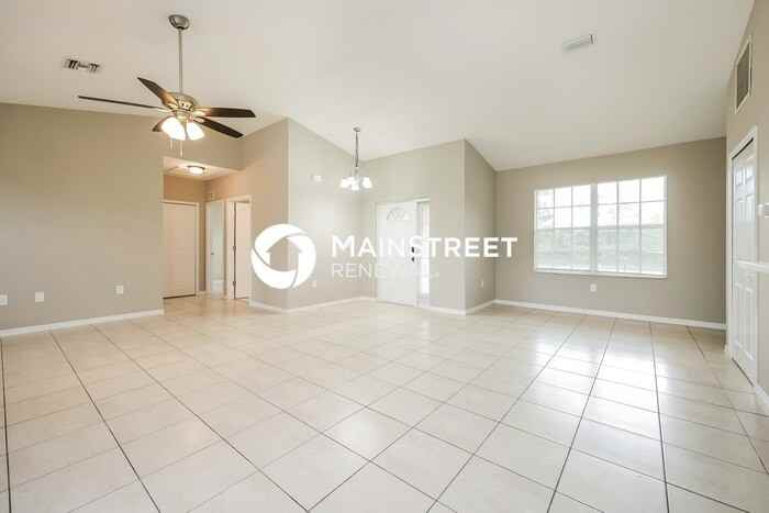 637 Montclair Ave S - Photo 3 of 15