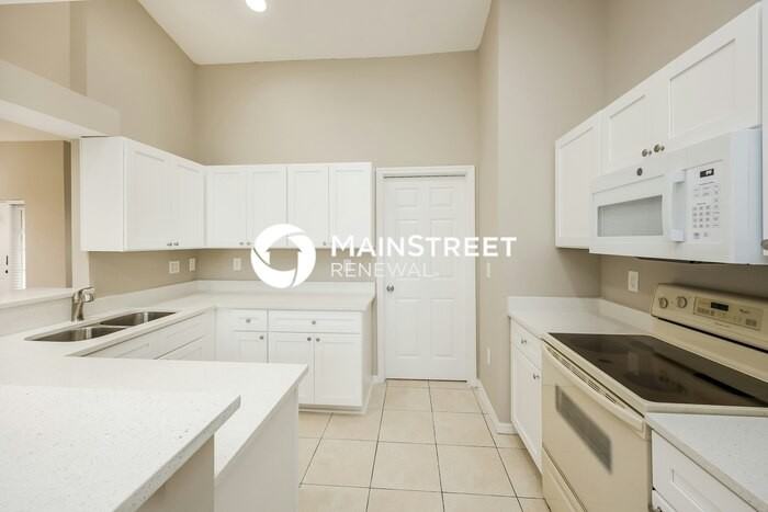 637 Montclair Ave S - Photo 6 of 15