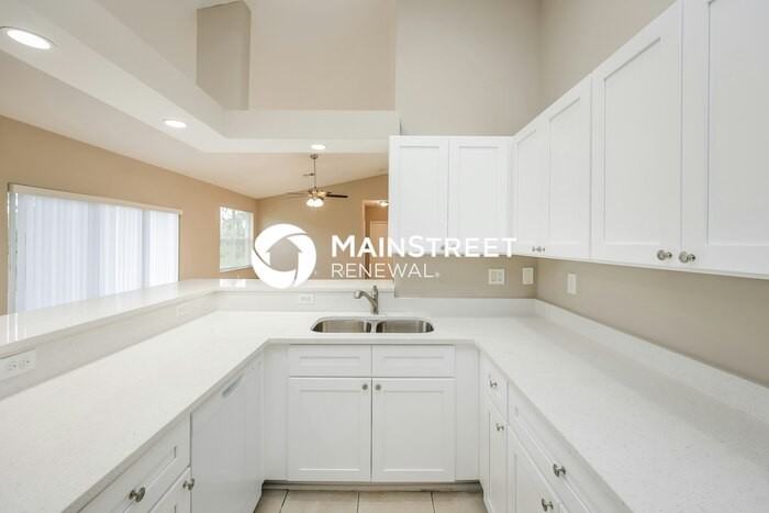 637 Montclair Ave S - Photo 7 of 15