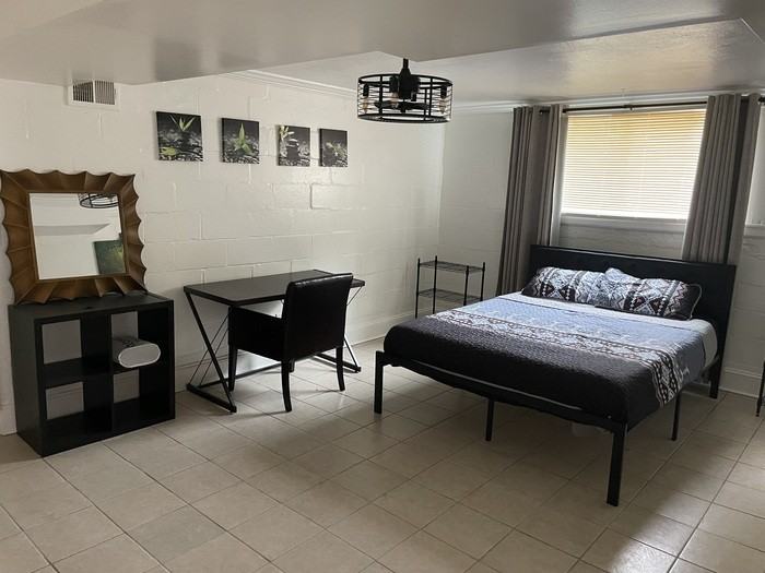 1088 Astor Ave Sw #C - Photo 4 of 9