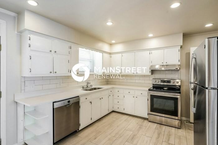 3804 Scotwood Dr - Photo 5 of 17