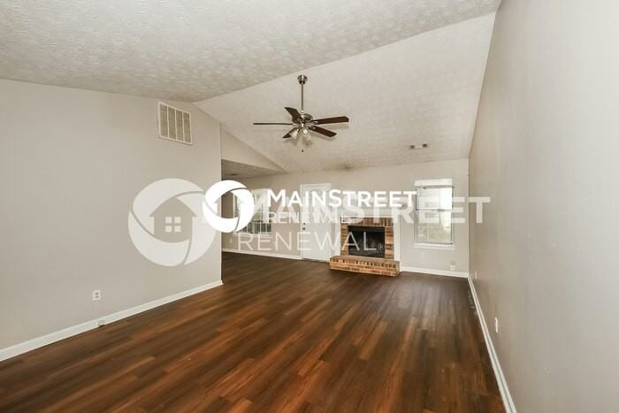 9206 Fairway Ct - Photo 3 of 16