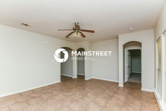 233 Kennedy Dr - Photo 2 of 16