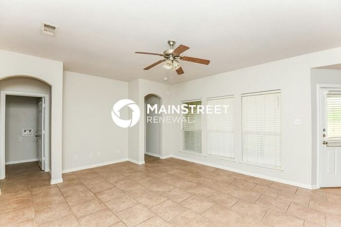 233 Kennedy Dr - Photo 3 of 16