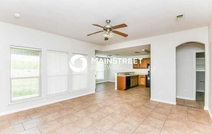 233 Kennedy Dr - Photo 4 of 16