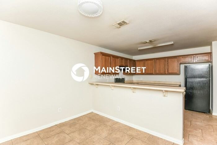 233 Kennedy Dr - Photo 5 of 16