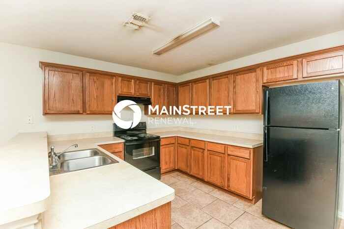 233 Kennedy Dr - Photo 6 of 16