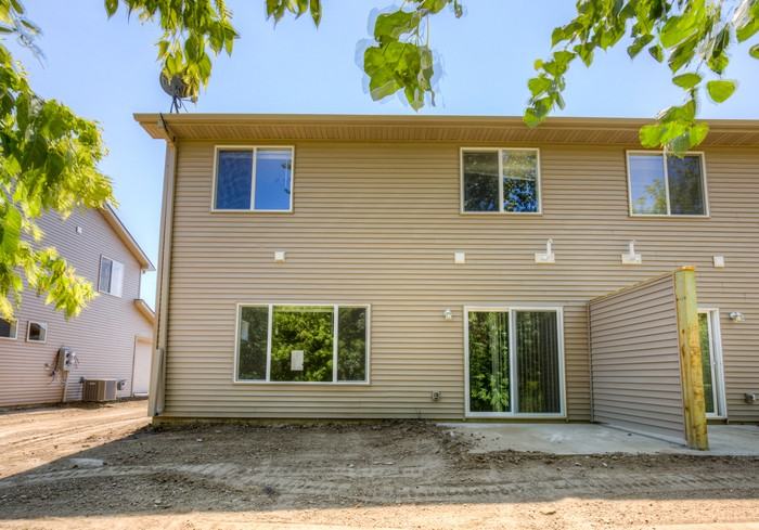 304 Se 30th St - Photo 2 of 26