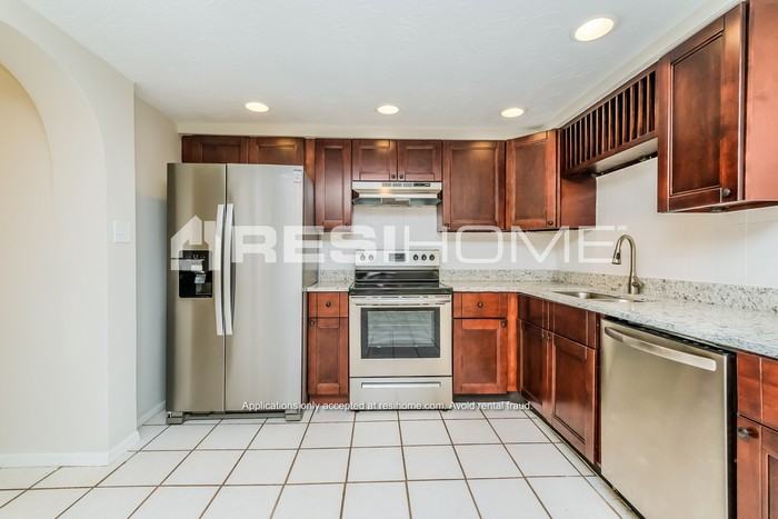 3446 Cincinnati Dr - Photo 2 of 19