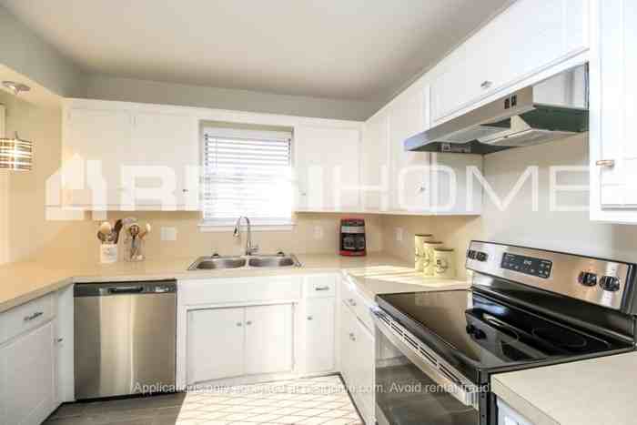 609 S Avery St - Photo 2 of 17