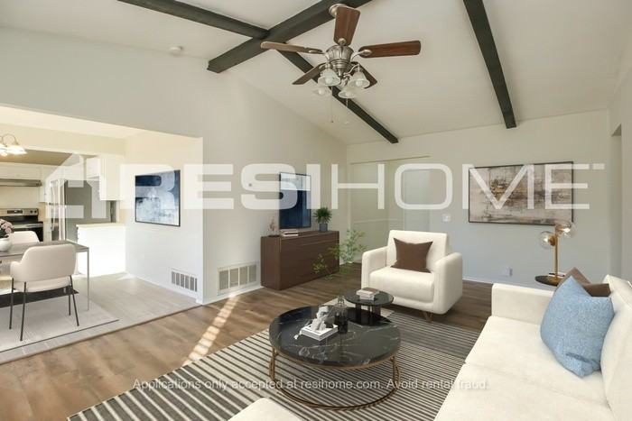 609 S Avery St - Photo 4 of 17