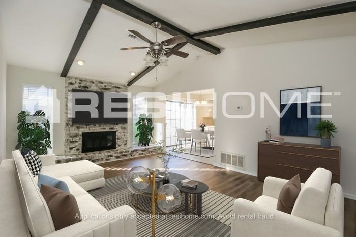 609 S Avery St - Photo 5 of 17