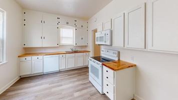 featured image of 514 E Avenue E