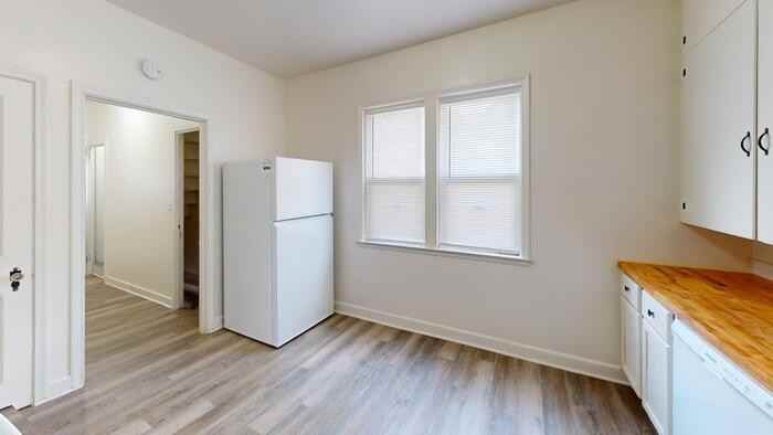 514 E Avenue E - Photo 2 of 11