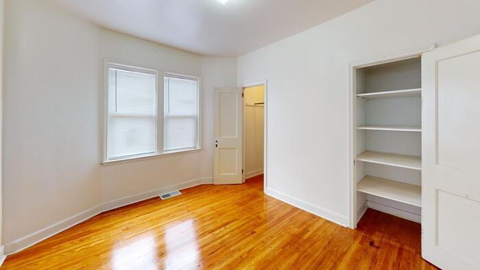 514 E Avenue E - Photo 4 of 11