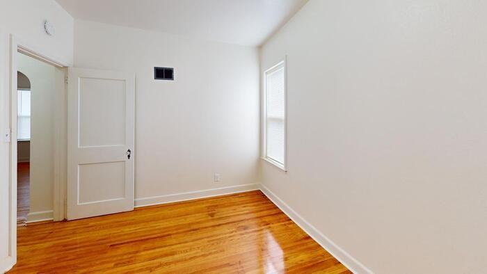 514 E Avenue E - Photo 6 of 11