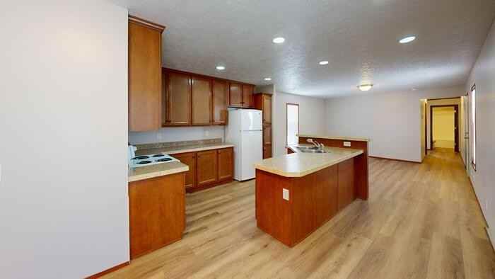 129 American Ave - Photo 2 of 14