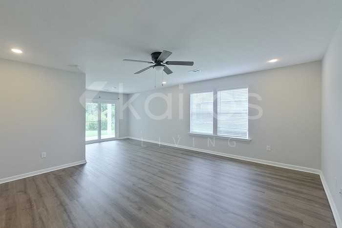 52 Cottage Grove Dr - Photo 2 of 20