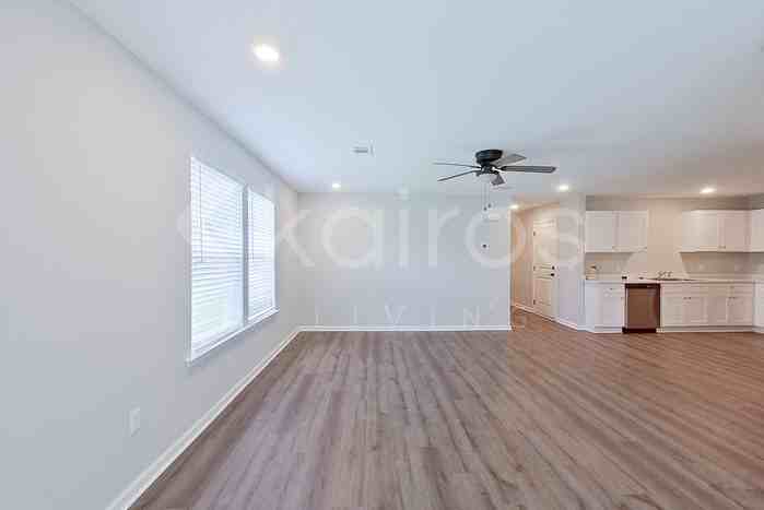 52 Cottage Grove Dr - Photo 5 of 20