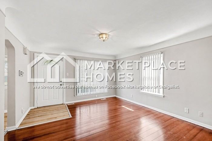 8212 Timken Ave - Photo 4 of 20