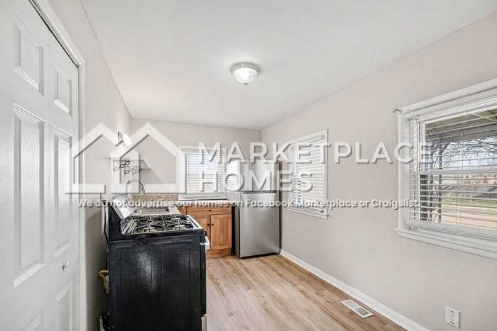 8212 Timken Ave - Photo 7 of 20