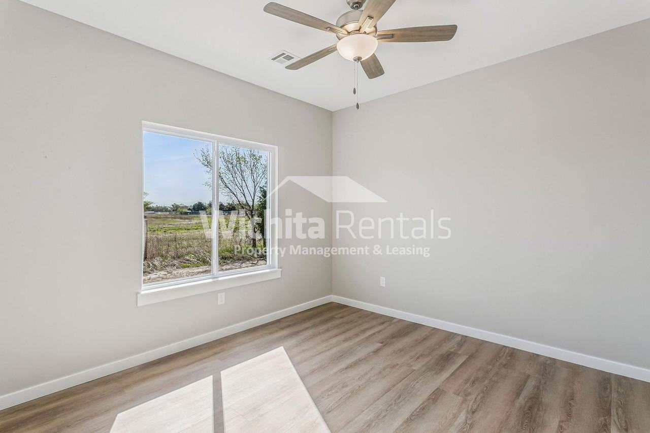 3804 S Bluelake St - Photo 3 of 15