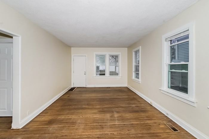 3820 Jackson St Ne - Photo 3 of 16