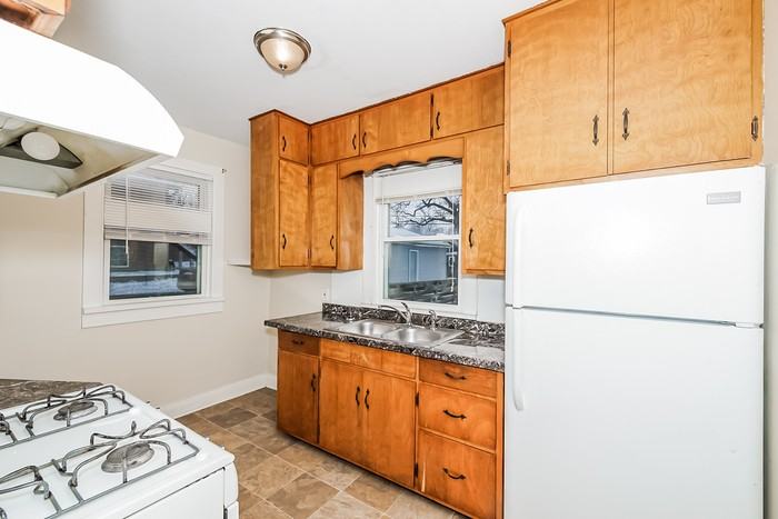 3820 Jackson St Ne - Photo 5 of 16