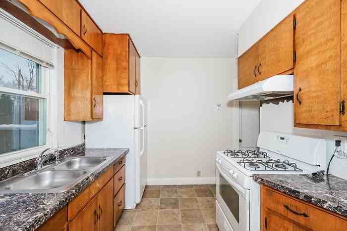 3820 Jackson St Ne - Photo 6 of 16