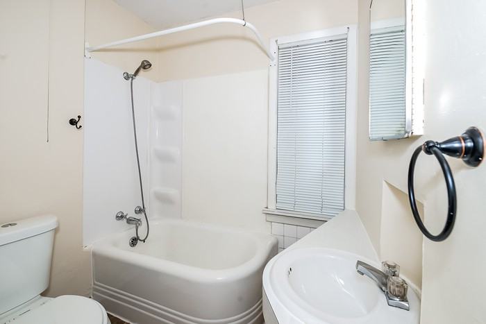 3820 Jackson St Ne - Photo 7 of 16